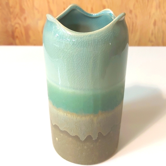 Handmade Ceramic Graduated Neutral Vase - Picture 4 of 13